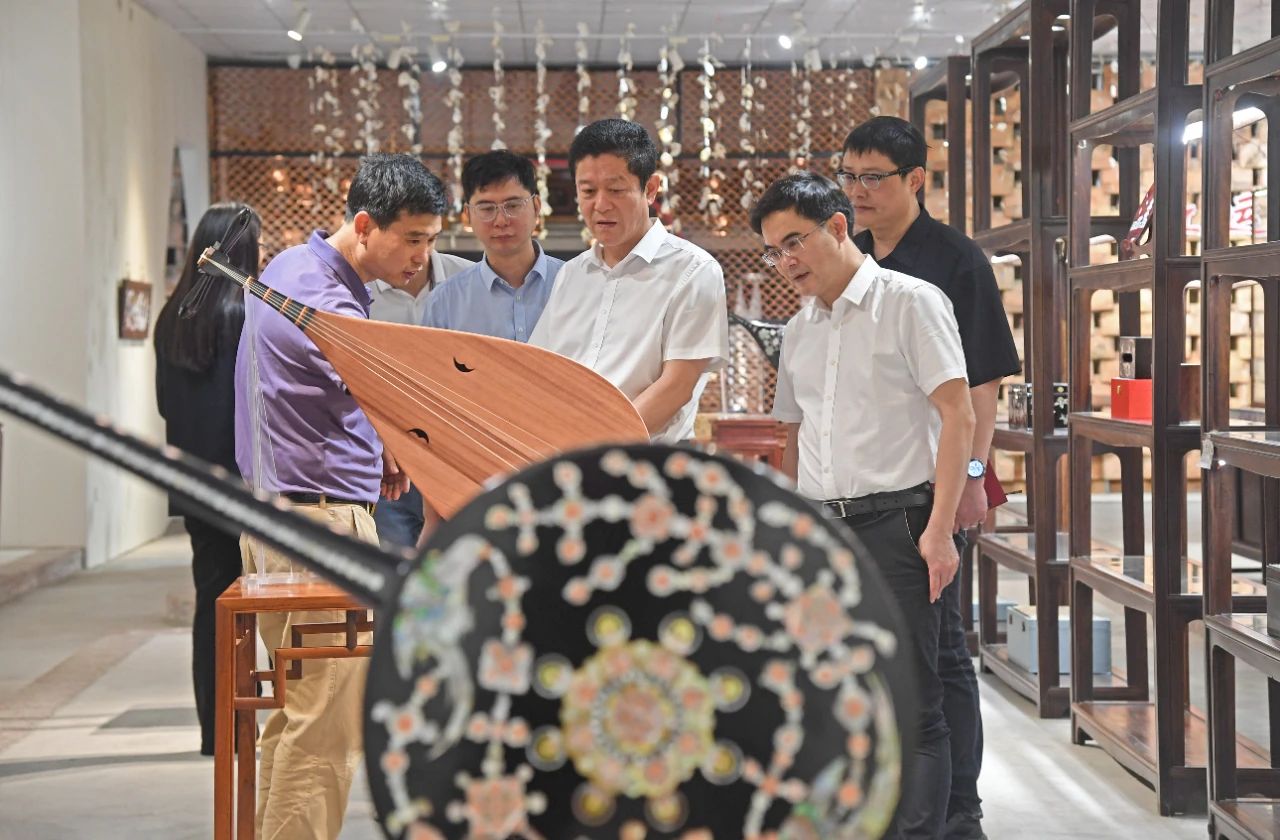 成人网站
主要领导带队调研泉港文化产业发展情况